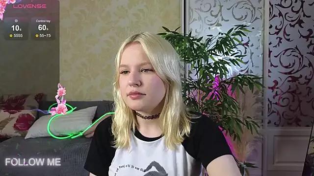 Mila_Lioness from StripChat is Freechat