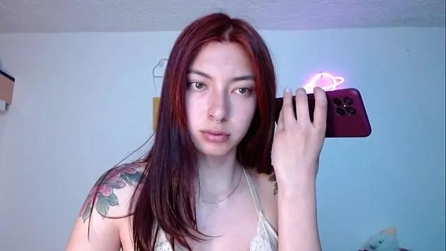 Discover our girls online shows and discover the company of countless livestreamers, with stunning shapes, sex toys and more.
