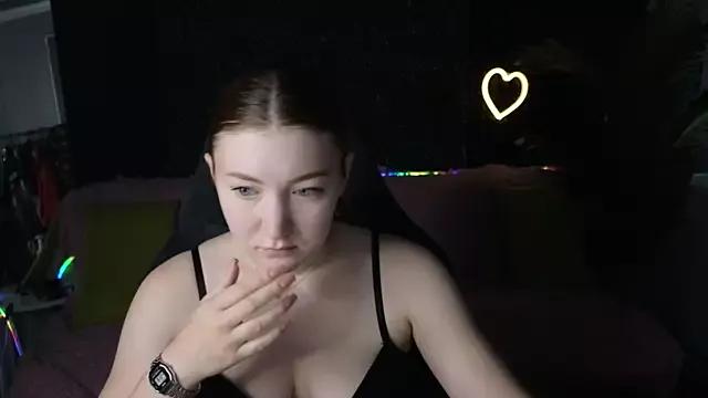 Discover our girls online shows and discover the company of countless livestreamers, with stunning shapes, sex toys and more.
