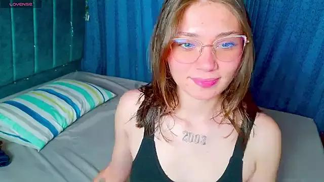 MilaFyre from StripChat is Freechat