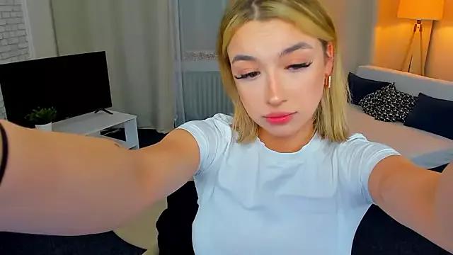 Photos of MilaKikoo1 from StripChat is Freechat