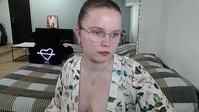 Discover our girls online shows and discover the company of countless livestreamers, with stunning shapes, sex toys and more.