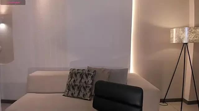 Discover our girls online shows and discover the company of countless livestreamers, with stunning shapes, sex toys and more.