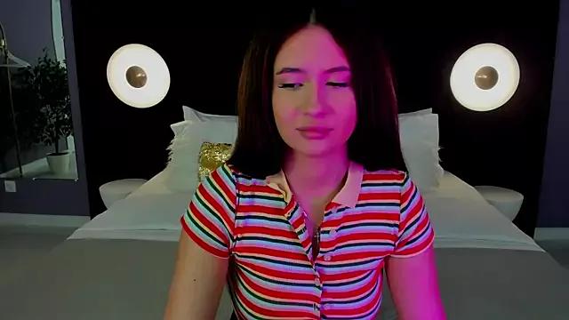 Discover our girls online shows and discover the company of countless livestreamers, with stunning shapes, sex toys and more.