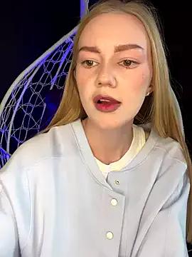 Discover our girls online shows and discover the company of countless livestreamers, with stunning shapes, sex toys and more.