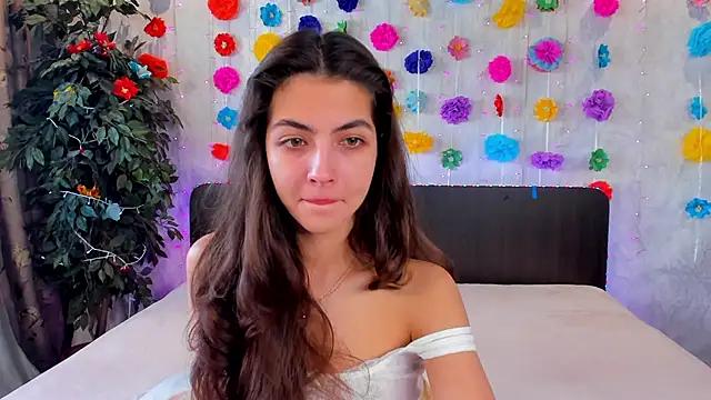Discover our girls online shows and discover the company of countless livestreamers, with stunning shapes, sex toys and more.