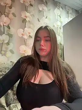 Discover our girls online shows and discover the company of countless livestreamers, with stunning shapes, sex toys and more.
