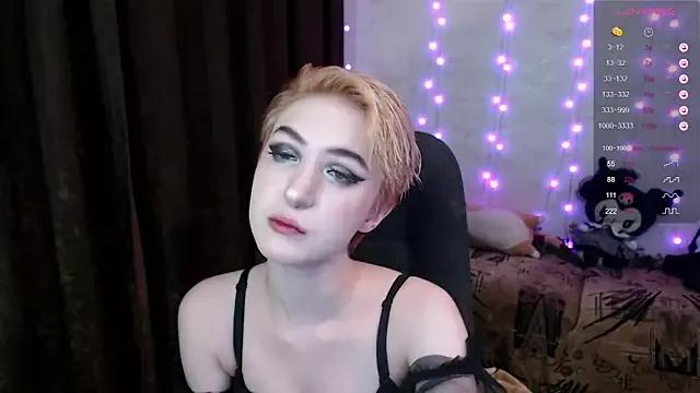 Discover our girls online shows and discover the company of countless livestreamers, with stunning shapes, sex toys and more.
