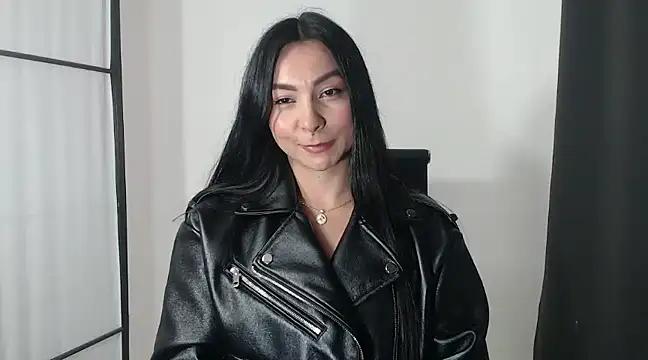 Discover our girls online shows and discover the company of countless livestreamers, with stunning shapes, sex toys and more.