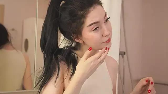 Discover our girls online shows and discover the company of countless livestreamers, with stunning shapes, sex toys and more.