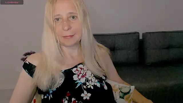MiLenaMilf from StripChat is Freechat