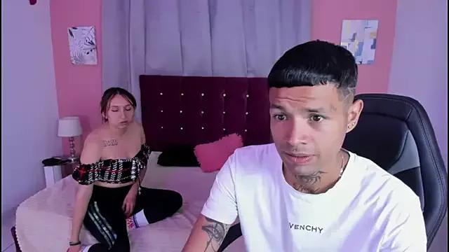 Discover our girls online shows and discover the company of countless livestreamers, with stunning shapes, sex toys and more.