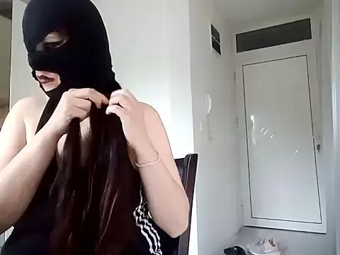Discover our girls online shows and discover the company of countless livestreamers, with stunning shapes, sex toys and more.