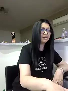 Discover our girls online shows and discover the company of countless livestreamers, with stunning shapes, sex toys and more.