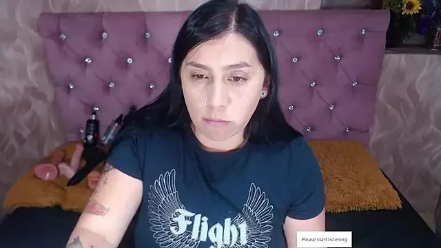 Milf_NaomiBraunx from StripChat is Freechat