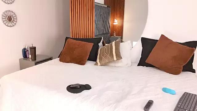 Milf_Slutty from StripChat is Freechat