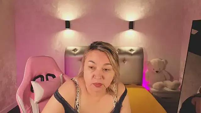 MilfCruze from StripChat is Freechat