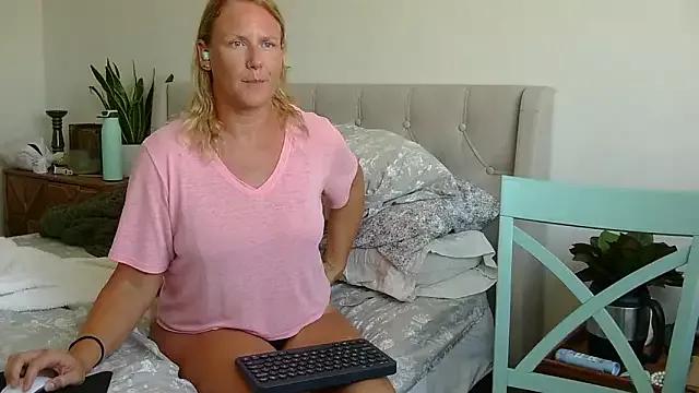 Photos of MILFnexxxtdoor from StripChat is Freechat