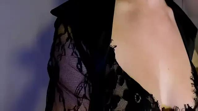 MiliExteraaa from StripChat