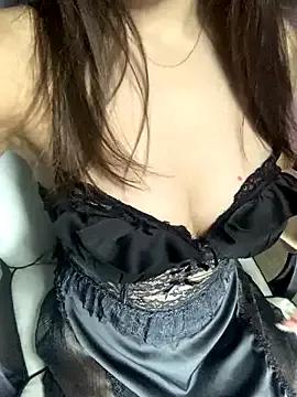 Discover our girls online shows and discover the company of countless livestreamers, with stunning shapes, sex toys and more.