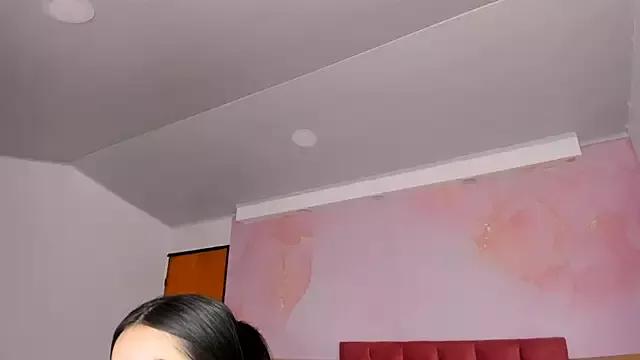 Discover our girls online shows and discover the company of countless livestreamers, with stunning shapes, sex toys and more.