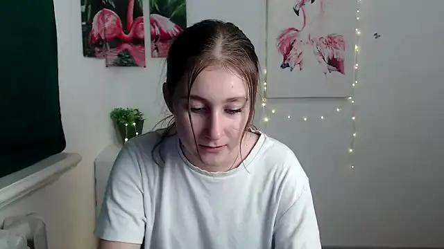 Discover our girls online shows and discover the company of countless livestreamers, with stunning shapes, sex toys and more.