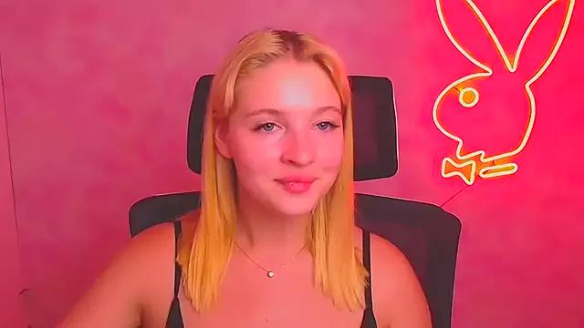 Discover our girls online shows and discover the company of countless livestreamers, with stunning shapes, sex toys and more.