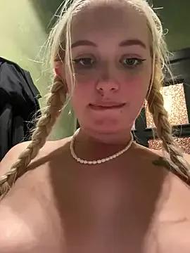 Milkyy_wway from StripChat is Freechat