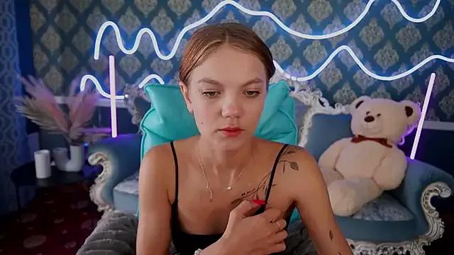 MillaLisa from StripChat is Freechat