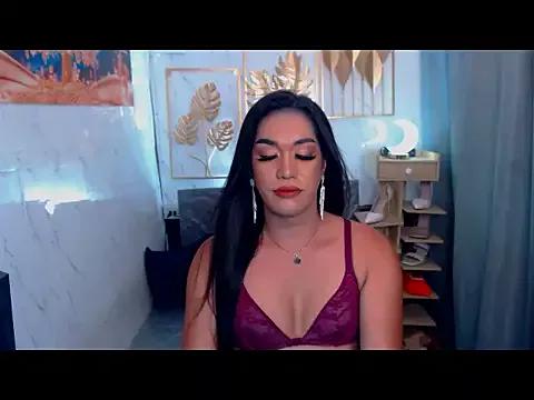 Discover our girls online shows and discover the company of countless livestreamers, with stunning shapes, sex toys and more.