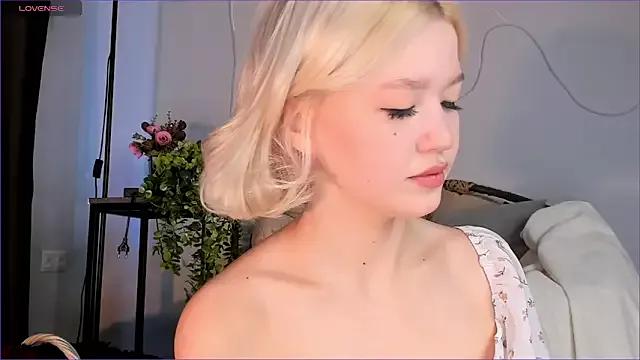 Milli_sun_ webcams show profile image 