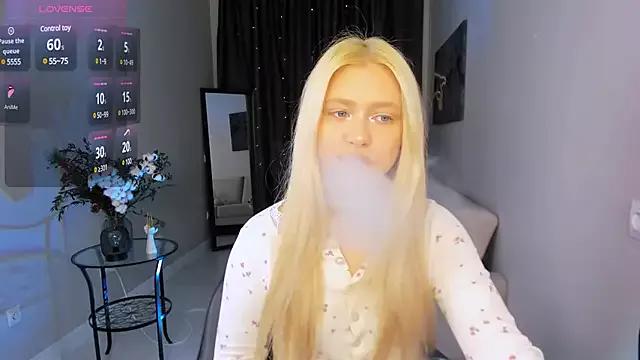 Millie_Vanillie from StripChat