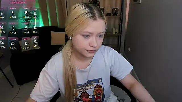 Millie_Vanillies from StripChat is Freechat