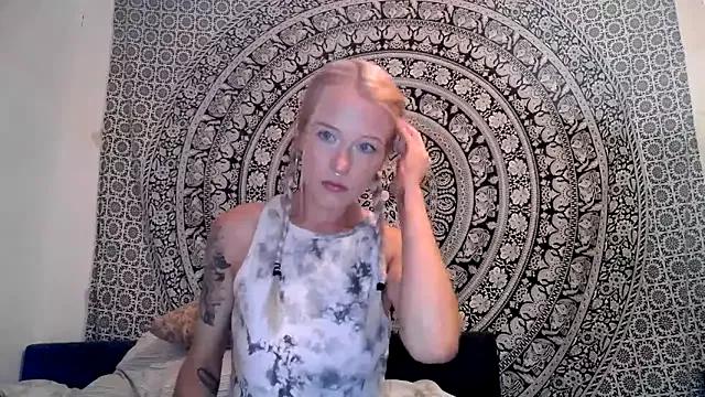 millieblouxx from StripChat