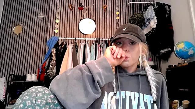 millieblouxx from StripChat