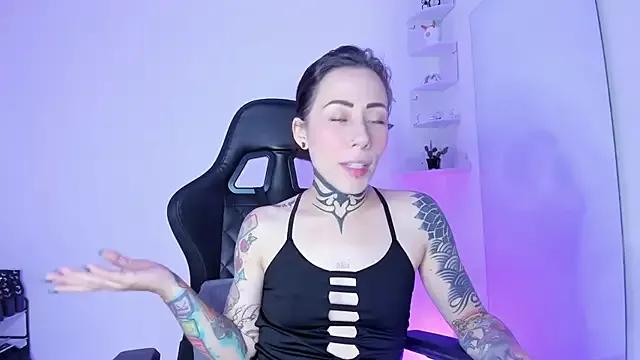 Discover our girls online shows and discover the company of countless livestreamers, with stunning shapes, sex toys and more.
