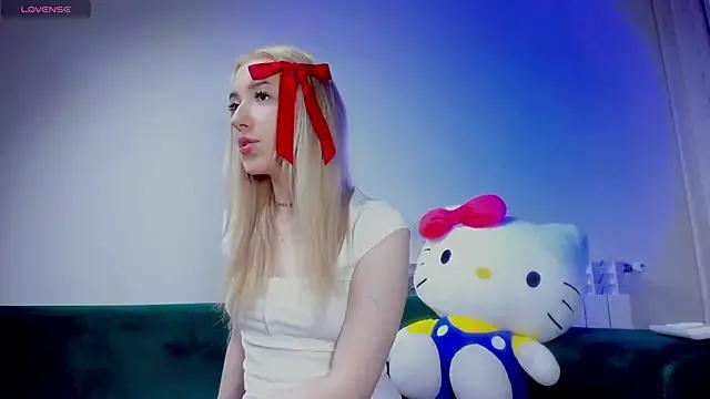 Discover our girls online shows and discover the company of countless livestreamers, with stunning shapes, sex toys and more.