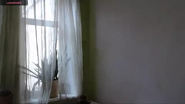 Mimi_la from StripChat