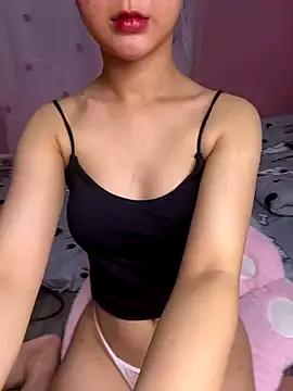 Discover our girls online shows and discover the company of countless livestreamers, with stunning shapes, sex toys and more.