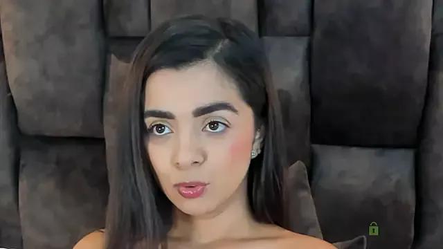 Discover our girls online shows and discover the company of countless livestreamers, with stunning shapes, sex toys and more.