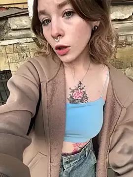 Discover our girls online shows and discover the company of countless livestreamers, with stunning shapes, sex toys and more.