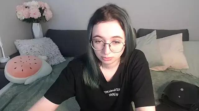 Discover our girls online shows and discover the company of countless livestreamers, with stunning shapes, sex toys and more.