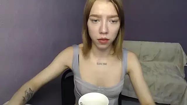 Discover our girls online shows and discover the company of countless livestreamers, with stunning shapes, sex toys and more.