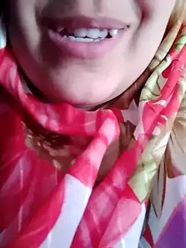 minikkiz from StripChat