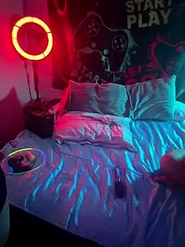 Discover our girls online shows and discover the company of countless livestreamers, with stunning shapes, sex toys and more.