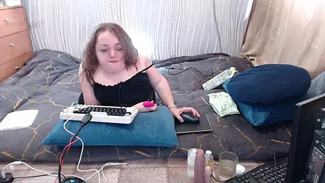 Discover our girls online shows and discover the company of countless livestreamers, with stunning shapes, sex toys and more.