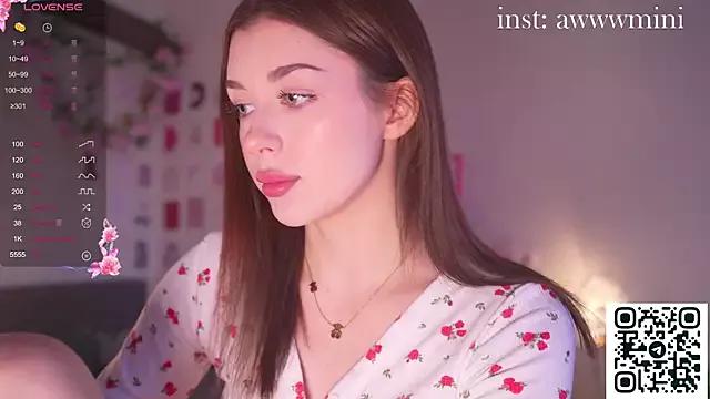 Discover our girls online shows and discover the company of countless livestreamers, with stunning shapes, sex toys and more.