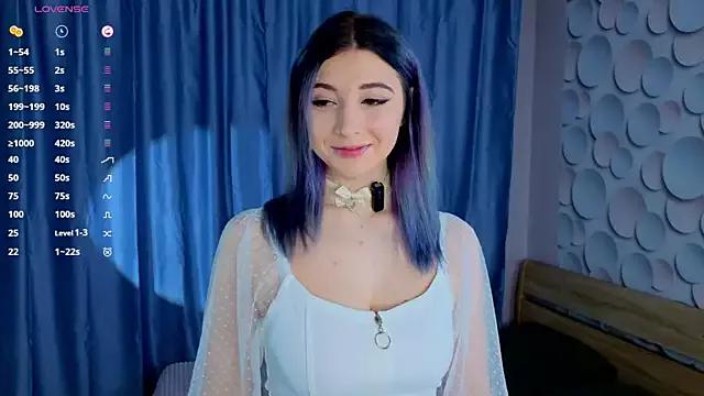Discover our girls online shows and discover the company of countless livestreamers, with stunning shapes, sex toys and more.