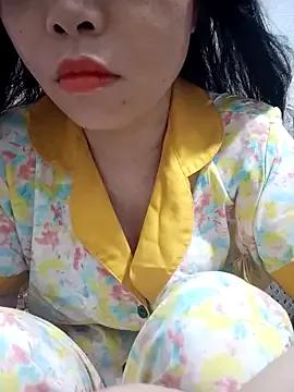 Discover our girls online shows and discover the company of countless livestreamers, with stunning shapes, sex toys and more.