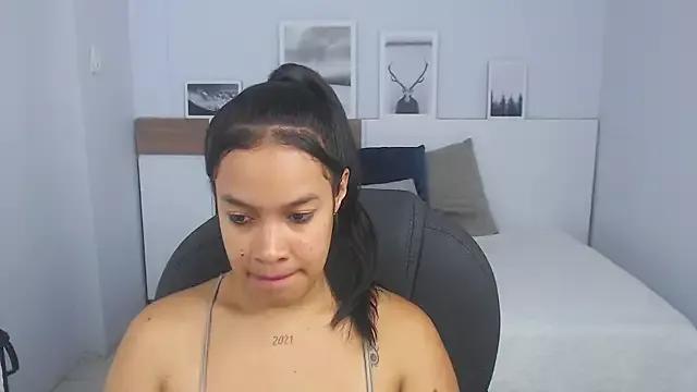 mirabella_moore from StripChat is Freechat